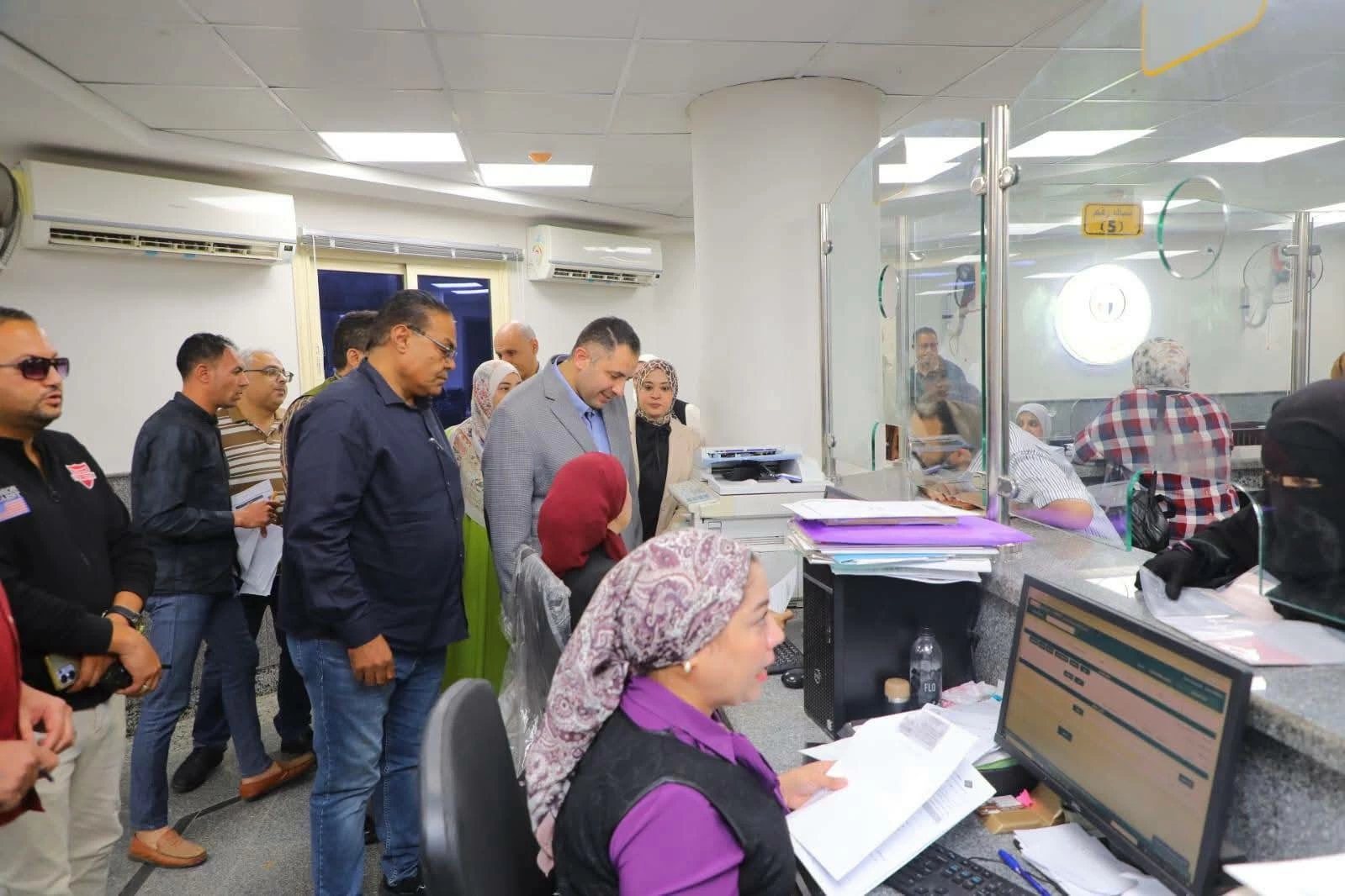 محافظ دمياط يتابع انتظام سير العمل بالمركز التكنولوجي لخدمة المواطنين