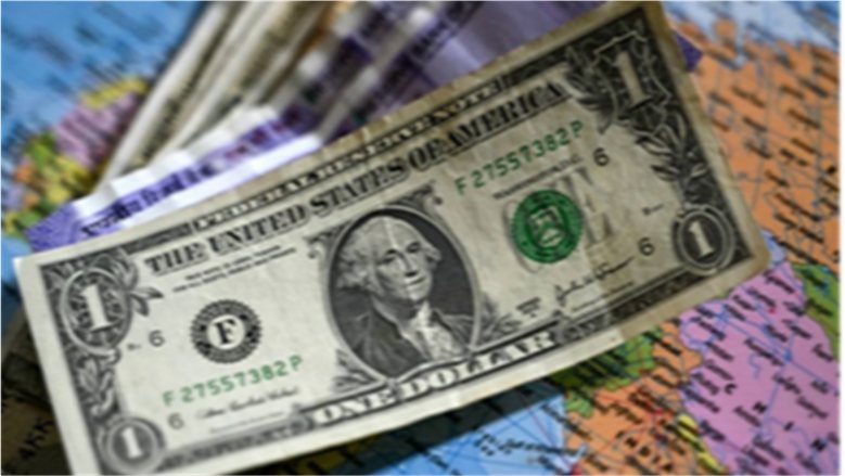 العملة الأمريكية تسجل 56.35 جنيه للبيع.. أسعار الدولار اليوم في البنوك
