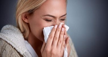 أعراض متشابهة وحالات مختلفة.. الفرق بين الحساسية ونزلة البرد والأنفلونزا