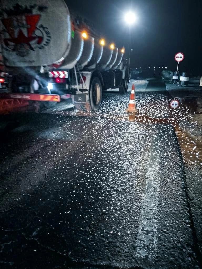سيول ليلية تضرب وادي لحمي بالبحر الأحمر.. «الرصد والمتابعة»: تدفقات مياه من الجبال باتجاه البحر بطريق الشلاتين