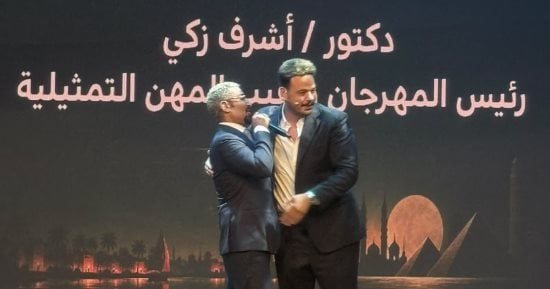 أحمد سعد يحتفل بعيد ميلاد مصطفى غريب فى حفل افتتاح مهرجان النقابة