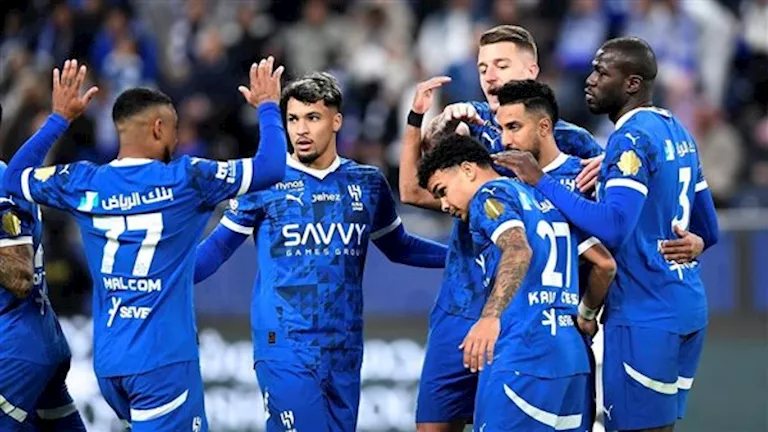 الهلال يهزم الفتح بثنائية ويستعيد صدارة دوري روشن السعودي
