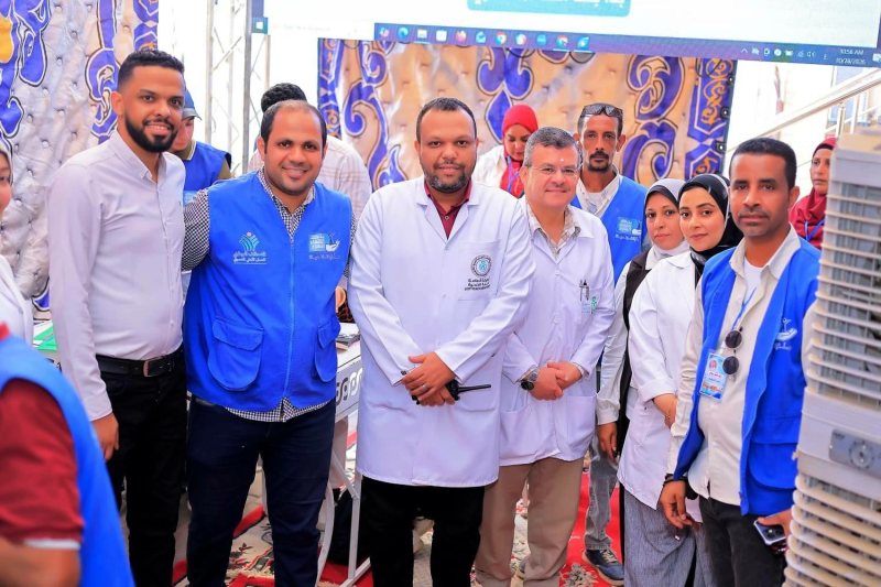 قافلة طبية تجري الكشف المجاني على 950 حالة من أهالي إدفو في أسوان