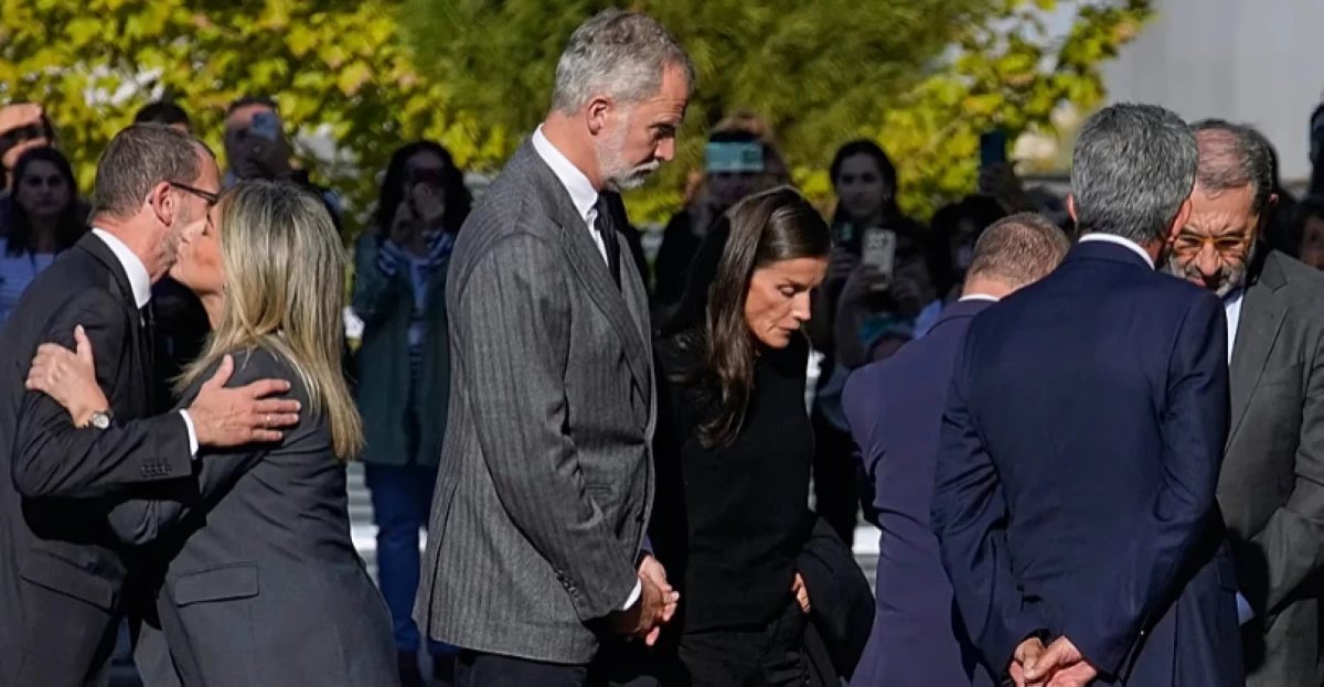 ارتفاع عدد ضحايا حادث تصادم القطارين في إسبانيا إلى 74 قتيلًا.. والملك يزور المصابين