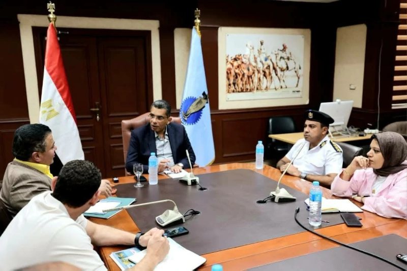 3 قرارات تنفيذية من محافظ البحر الأحمر بشأن شبكة طرق الغردقة.. ومعاينات ميدانية لتحديد الأولويات