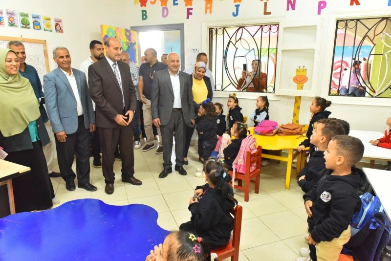 محافظ أسيوط يتفقد الوحدة الاجتماعية بقرية المطمر لمتابعة تشغيل مشروعات «حياة كريمة»