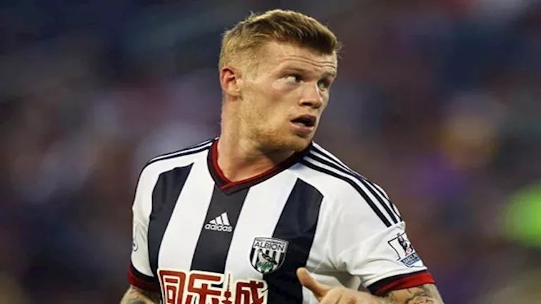 لاعب بالدوري الإنجليزي يدرس احتراف الملاكمة.. ما القصة؟